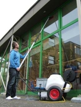 Purefast 125 waterfed pole trolley system